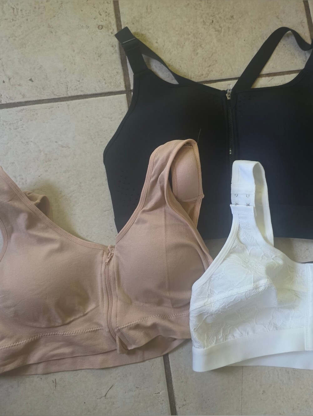 Lot Of 3 2xl Plus Size Comfort Front Closure Bras Black, White & Beige